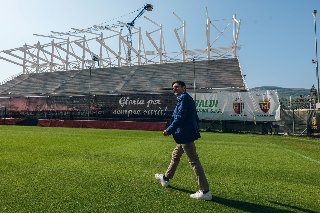 Ascoli Piceno - Curva Sud, finito il montaggio dei gradoni